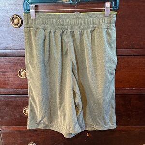 Under Armour Men's Green Athletic Shorts Size Medium